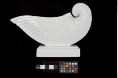 Foto eines Tintenfasses in Papierbootform (NHMW-ZOO-MO-0081100-ETH-012)